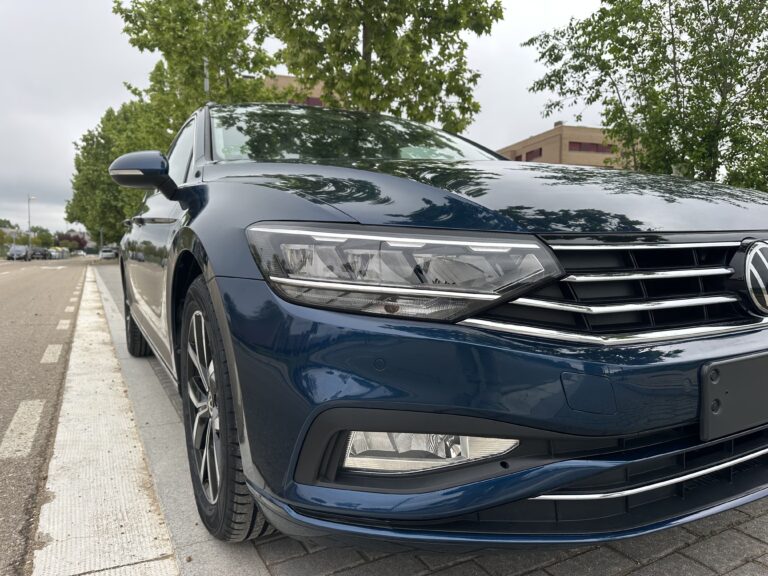 Volkswagen Passat 2022 - Faro LED delantero
