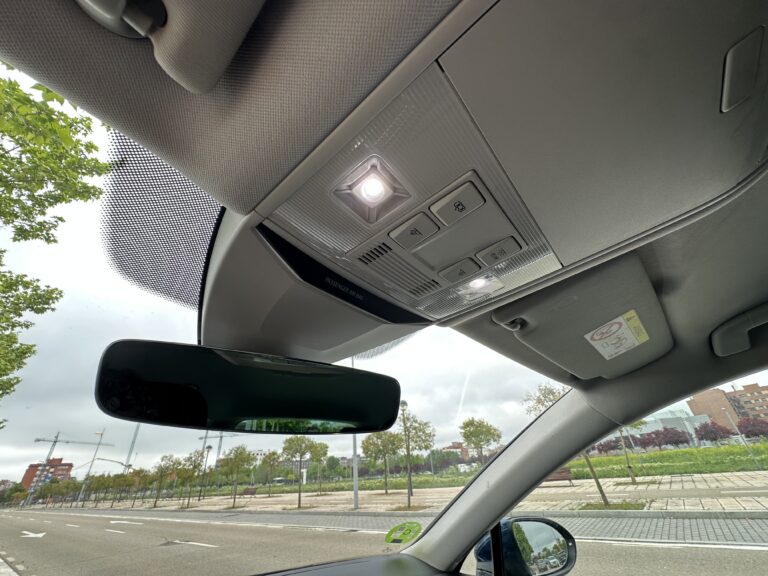 Volkswagen Passat 2022 - Detalle luces interiores