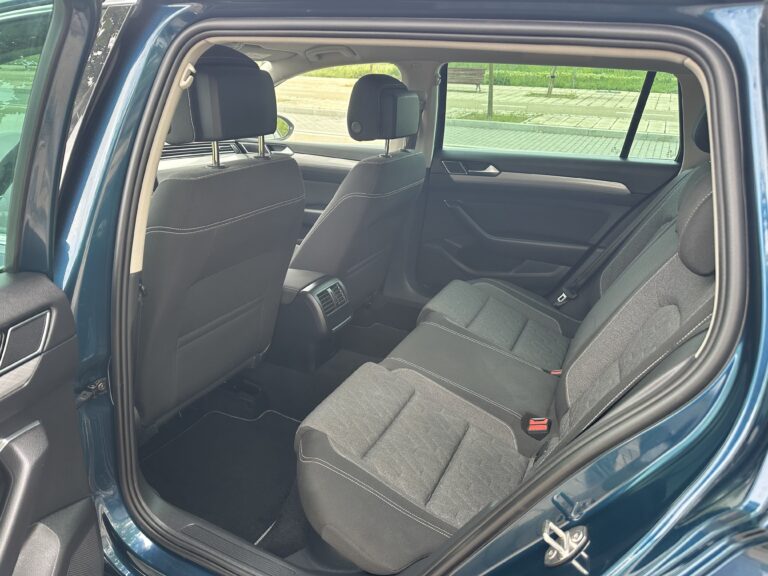 Volkswagen Passat 2022 - Detalle parte interior trasera