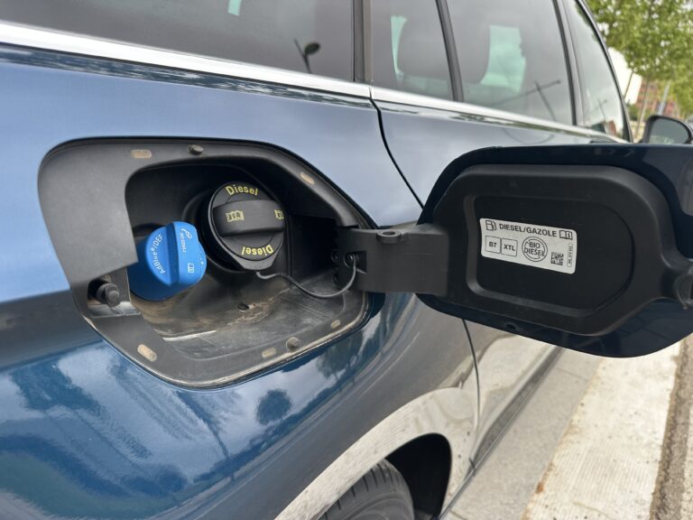 Volkswagen Passat 2022 - Combustible