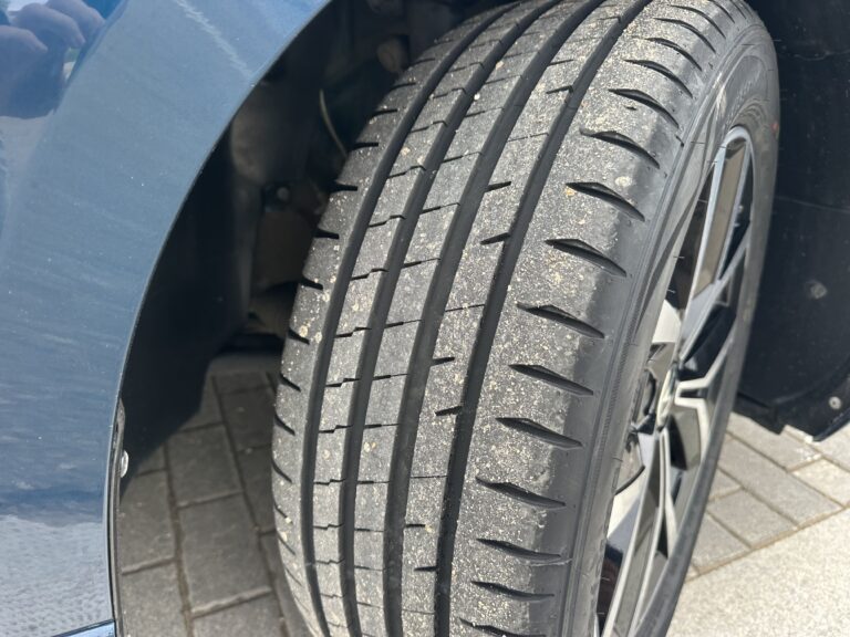 Volkswagen Passat 2022 - Detalle neumático