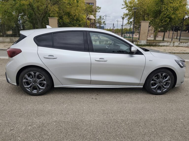 Ford focus gris photo 2026 10 17 13 54 54