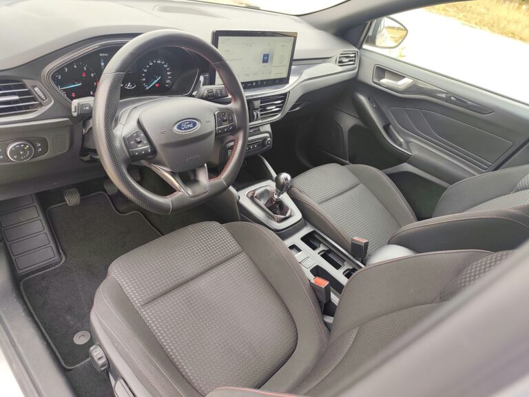 Ford focus gris photo 2026 10 17 13 54 56 2
