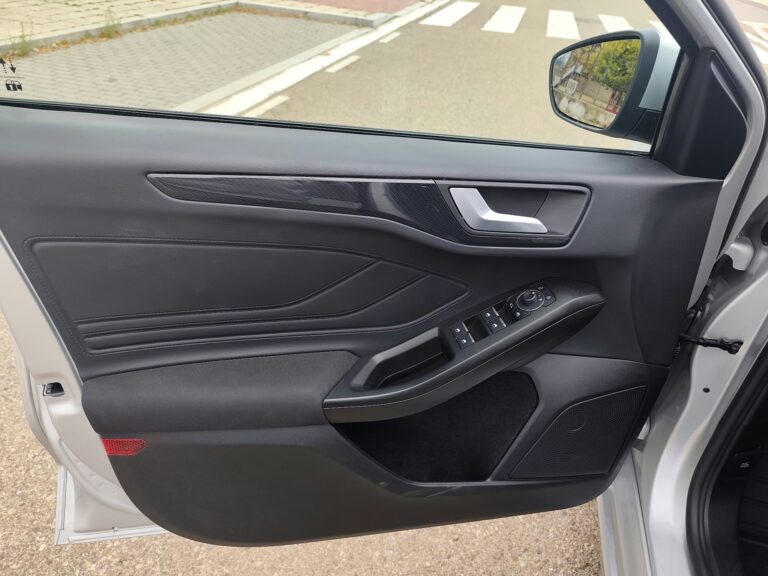 Ford focus gris photo 2026 10 17 13 54 57 2