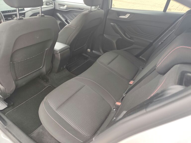 Ford focus gris photo 2026 10 17 13 54 58 3
