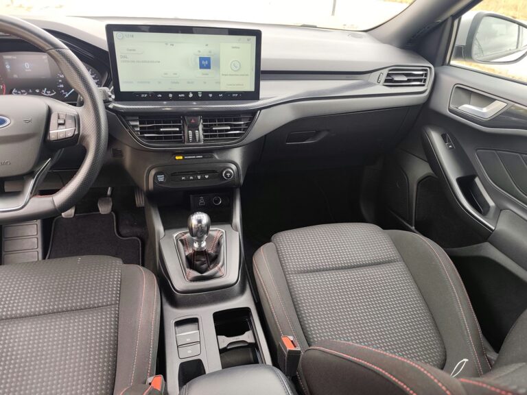 Ford focus gris photo 2026 10 17 13 54 58 4