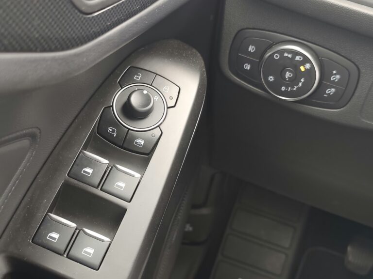 Ford focus gris photo 2026 10 17 13 55 03 2